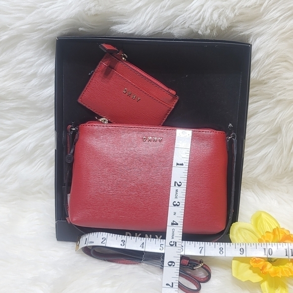 DKNY TOP ZIP AND CROSSBODY RED NEW. - Picture 4 of 8